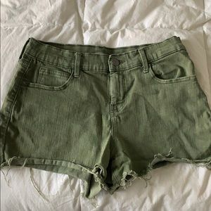 Green boyfriend short